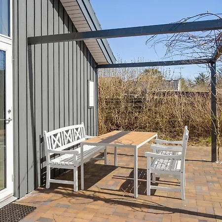 3 Bedroom Front In